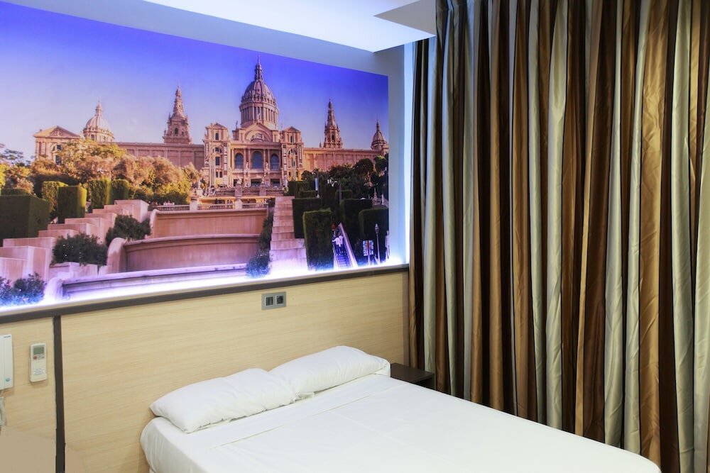 Фото Hostal Las Flores