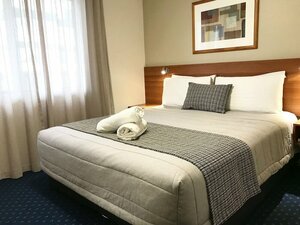 Гостиница Ventura Inn & Suites Hamilton