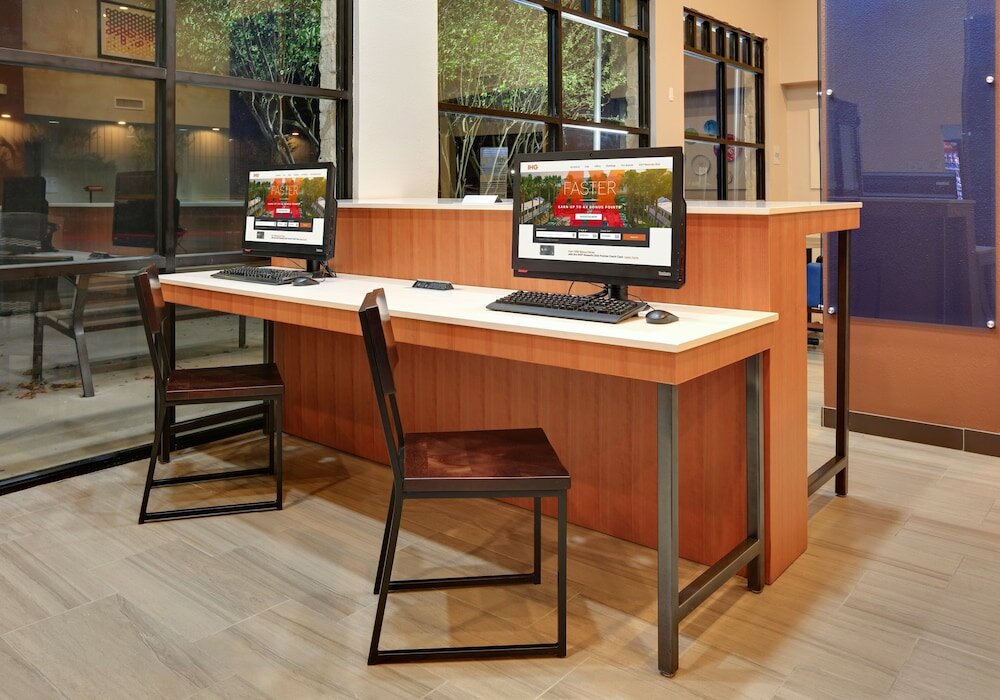 Фото Holiday Inn Express & Suites Austin Round Rock, an Ihg Hotel