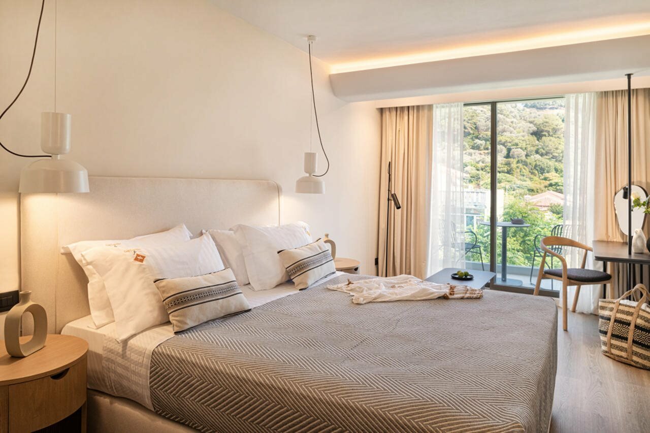 Фото Erato Seaside Hotel