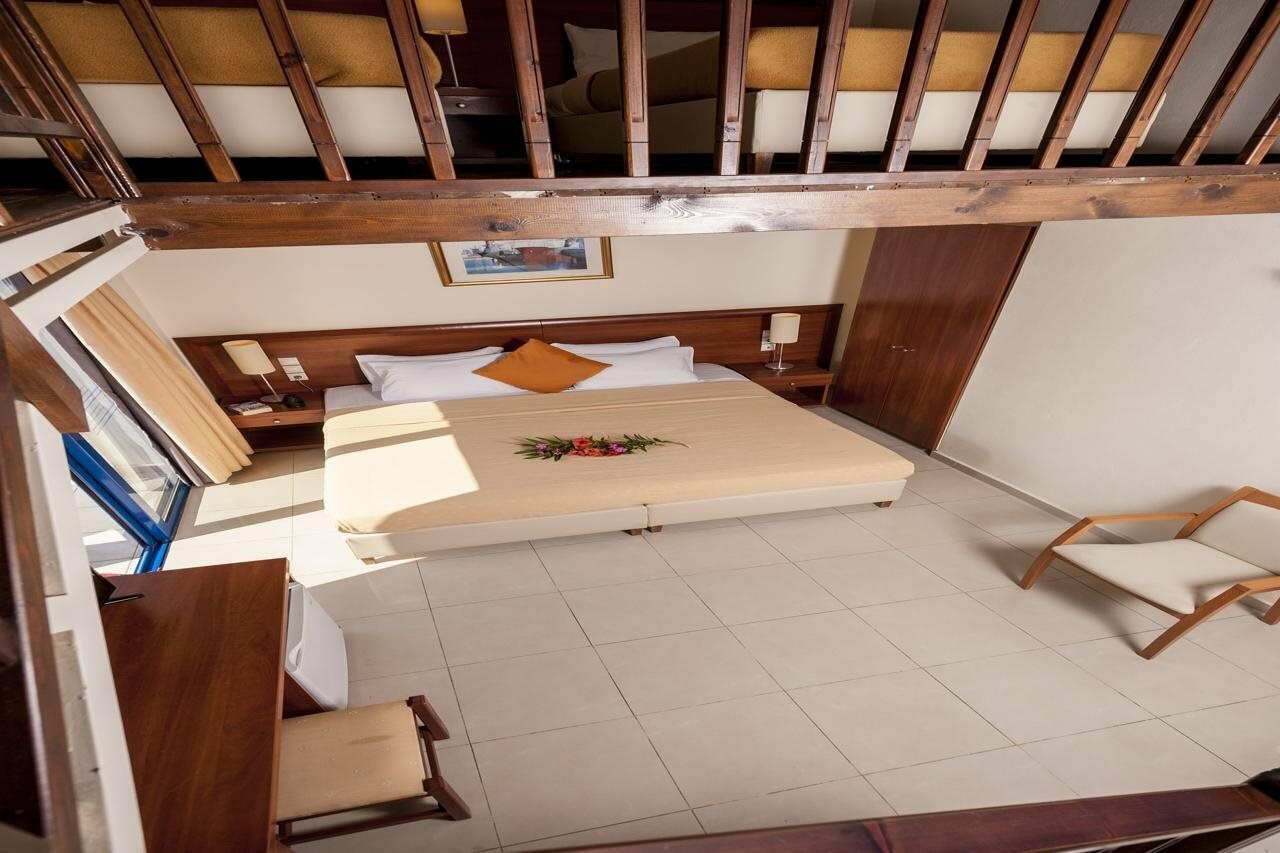 Фото Adelais Hotel