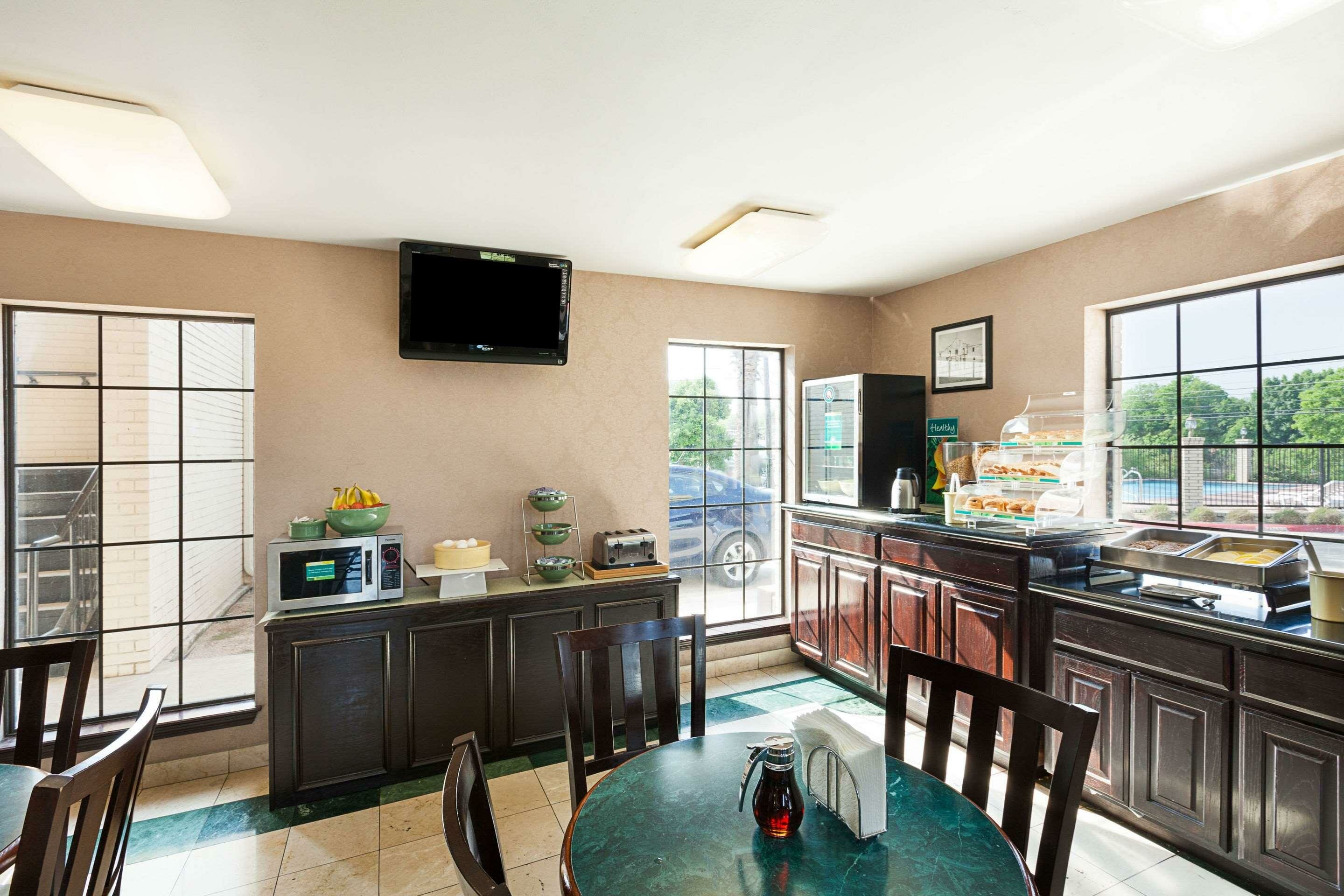 Фото Quality Inn Near Medical Center