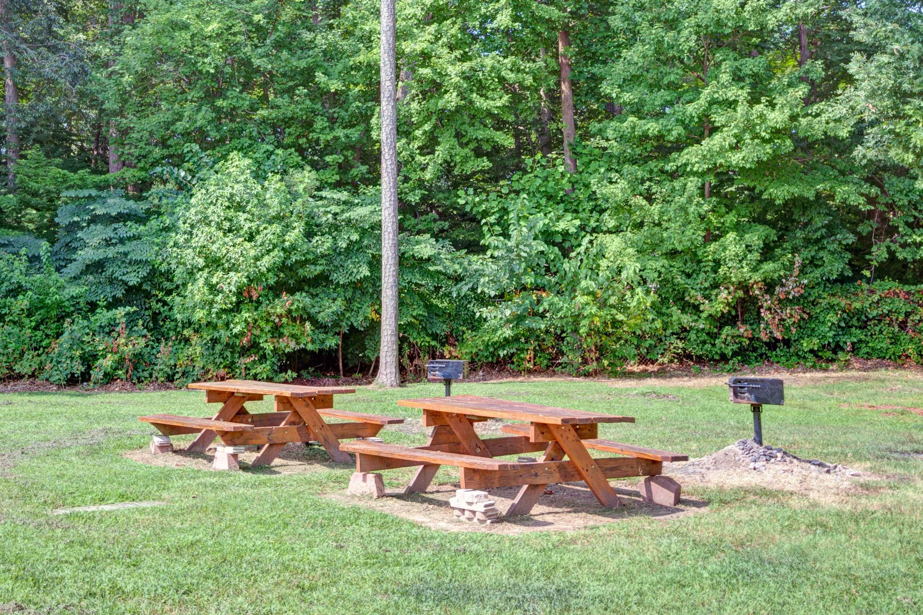 Фото Days Inn by Wyndham Newport News