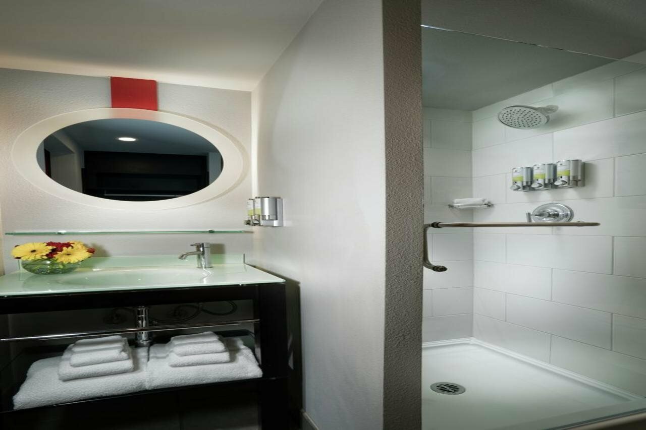 Фото Staypineapple, Hotel Five, Downtown Seattle