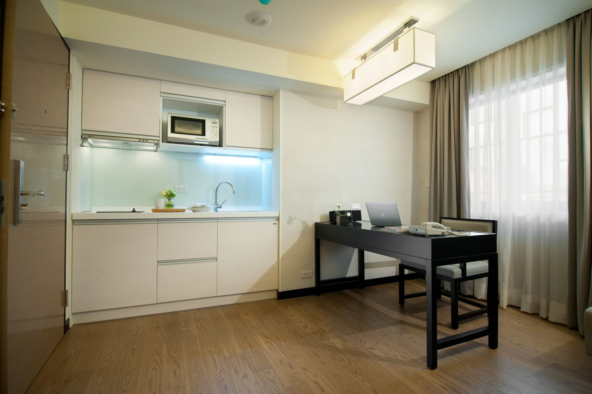 Фото The Corner House