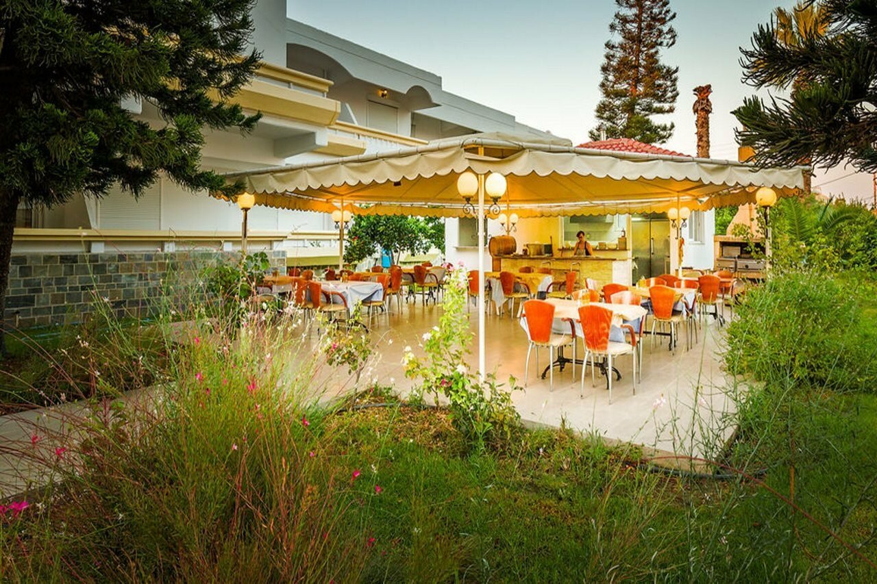 Фото Paleos Apartments