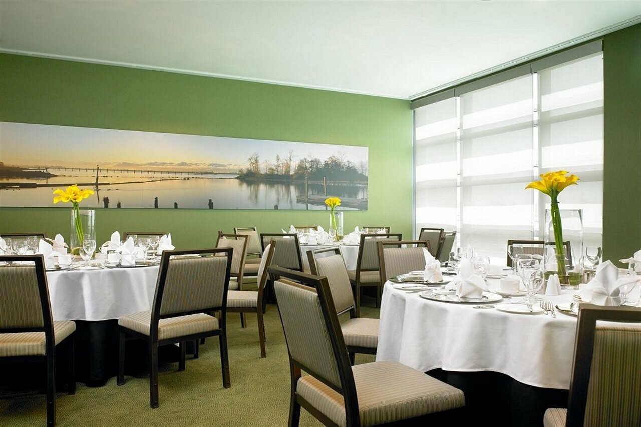 Фото The Westin Wall Centre, Vancouver Airport