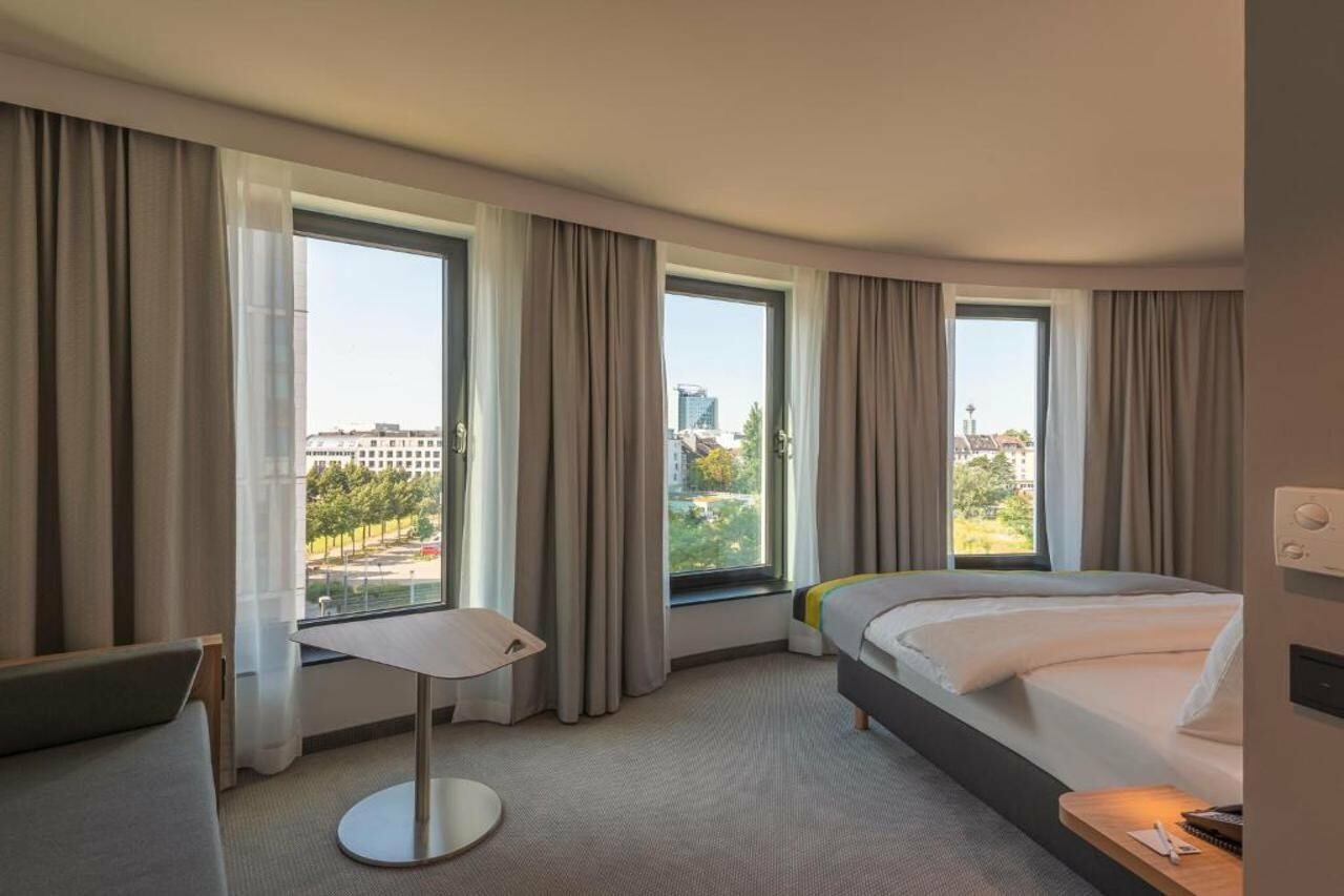 Фото Holiday Inn Express Düsseldorf Hauptbahnhof