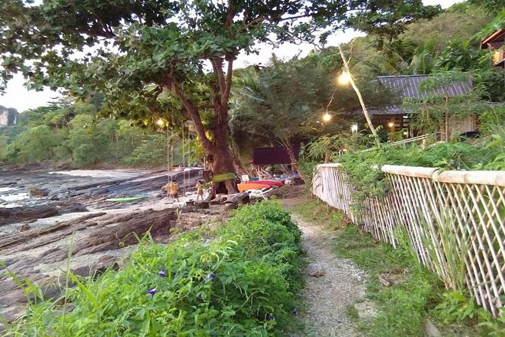 Фото Phi Phi Sunset Bay Resort