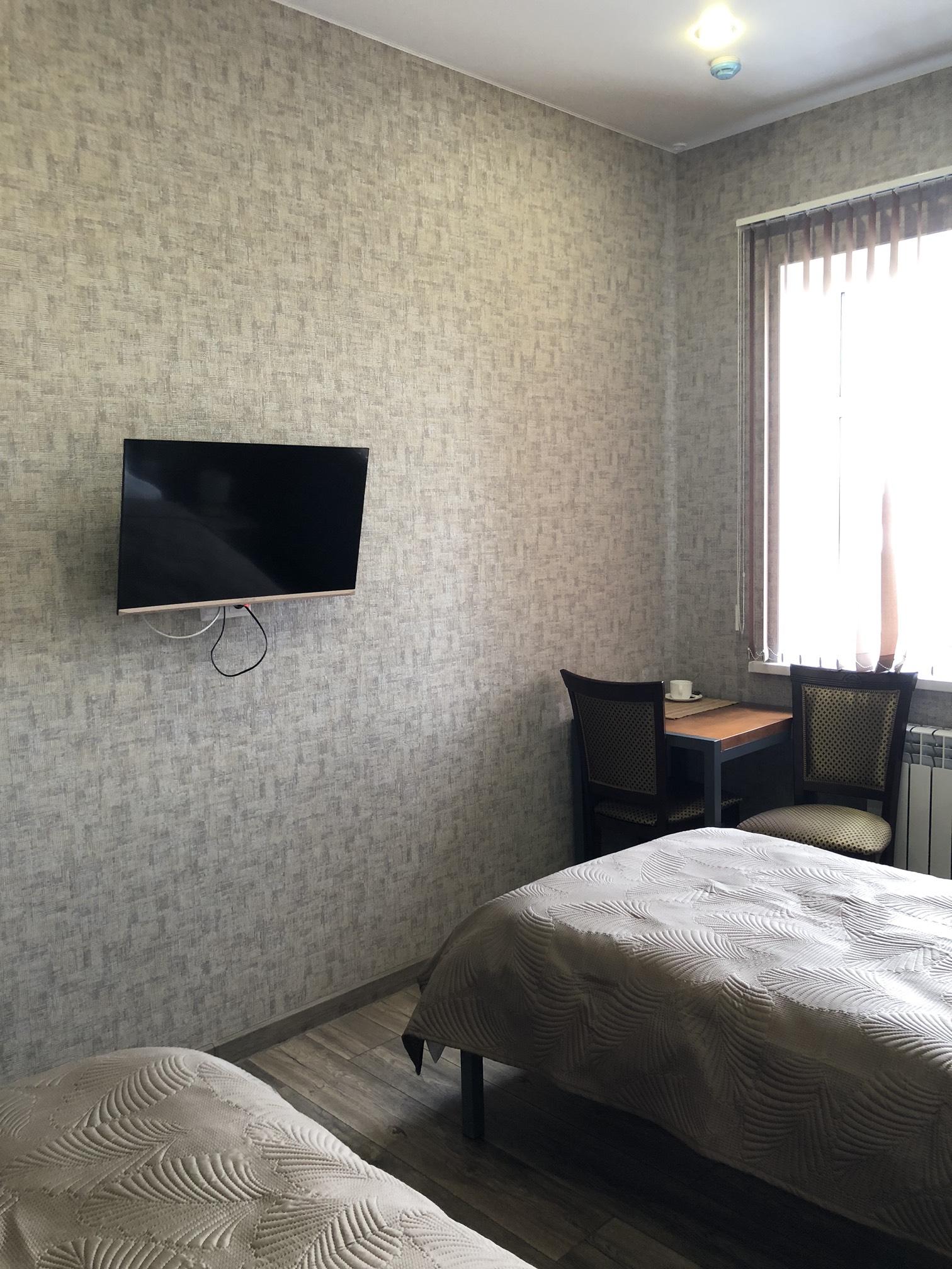 Фото Де факто