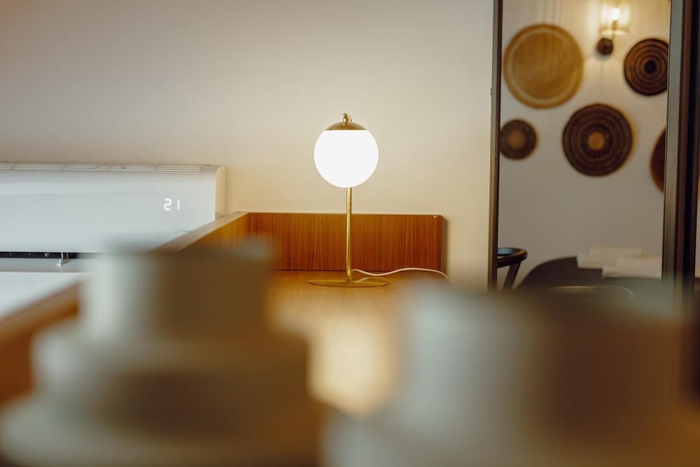 Фото Elegant Downtown Apartment