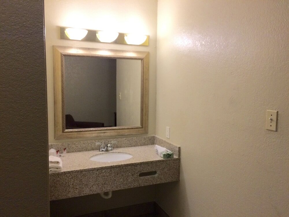 Фото Heritage Inn Express Hayward