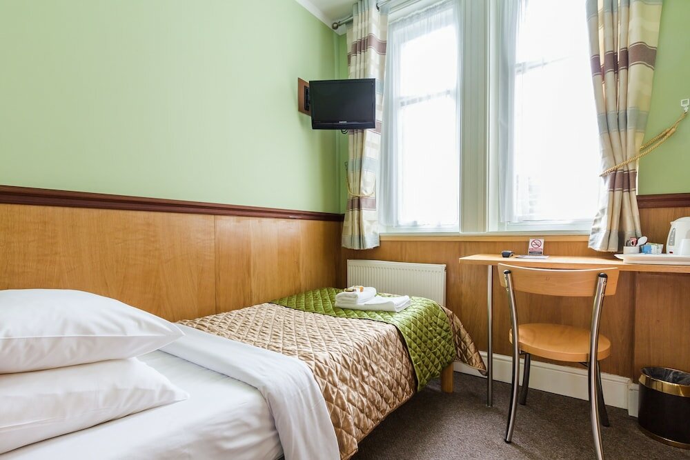 Фото Gower House Hotel