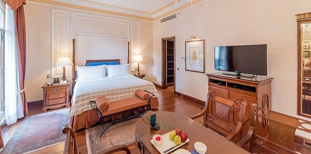 Фото The Oberoi Grand, Kolkata