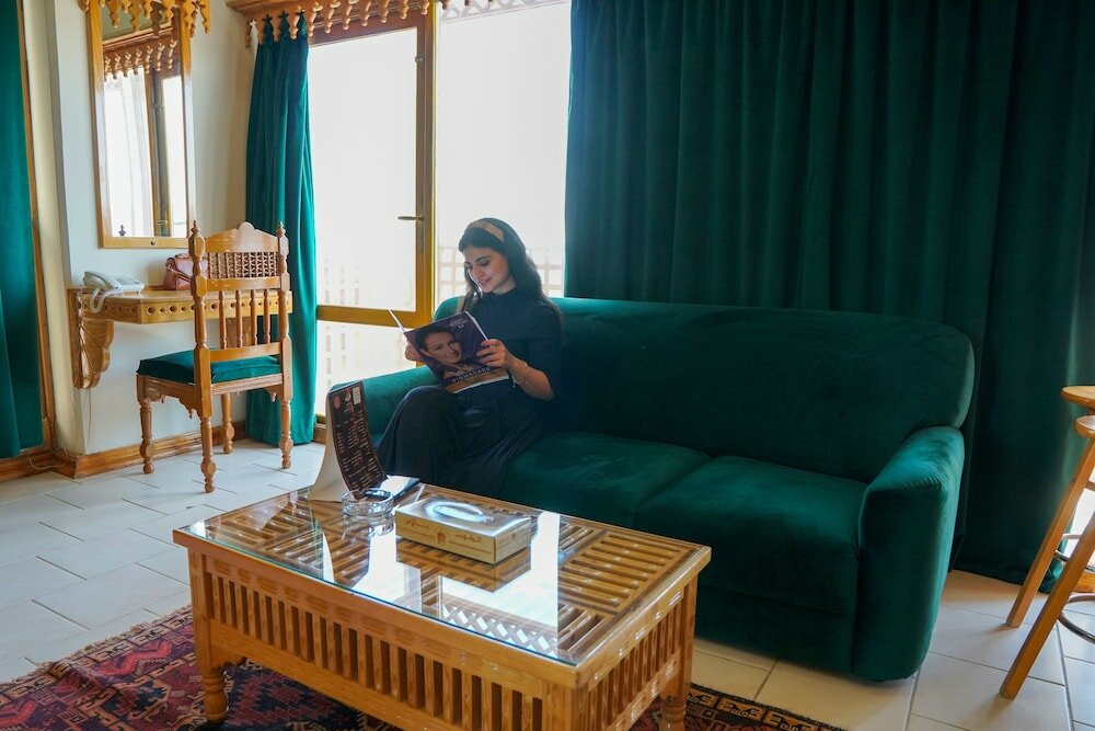 Фото Kuwait Palace Hotel Apartments