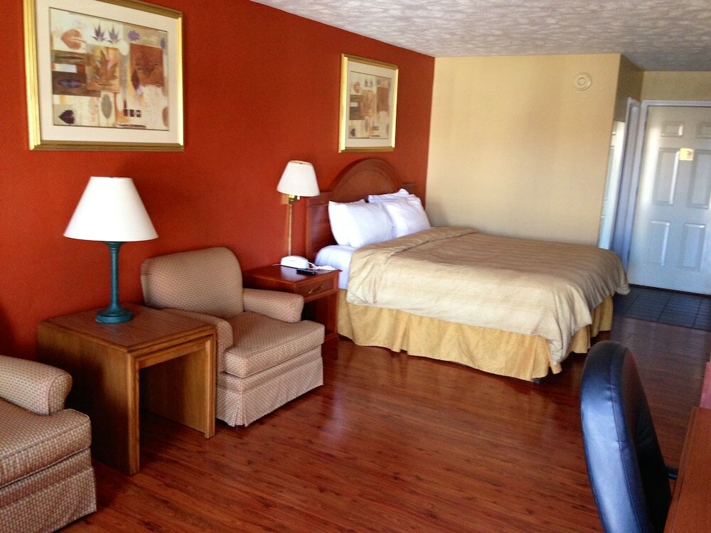 Фото Riverview Inn & Suites