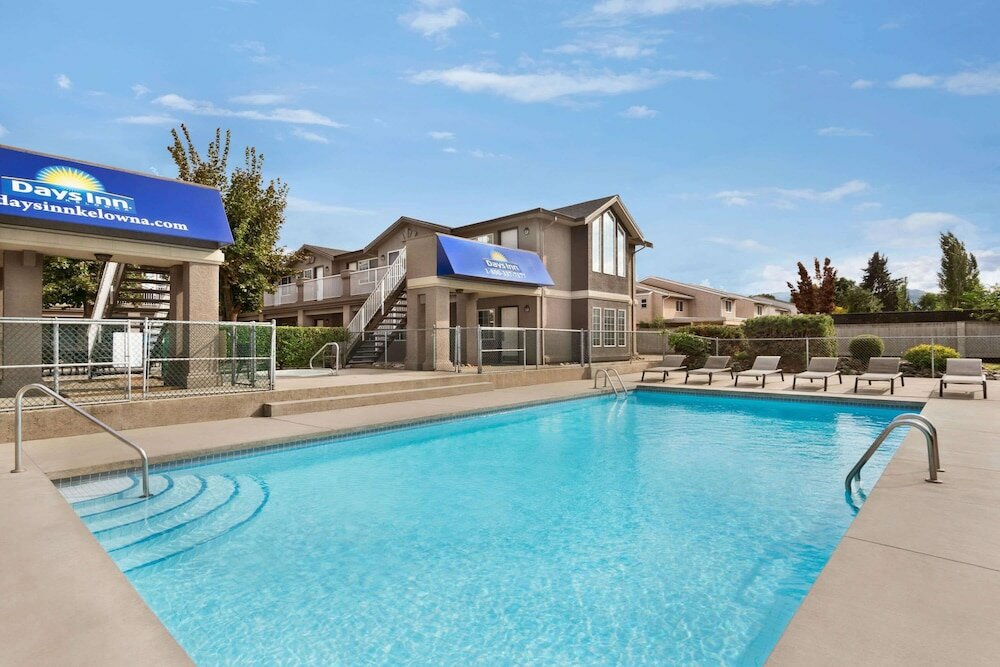 Фото Days Inn by Wyndham Kelowna