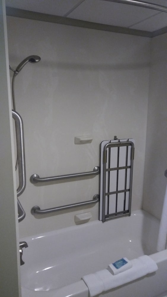 Фото Holiday Inn Express & Suites Pittsburgh West - Greentree, an Ihg Hotel
