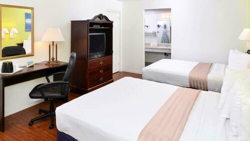 Гостиница Terrace Garden Inn в Клируотере