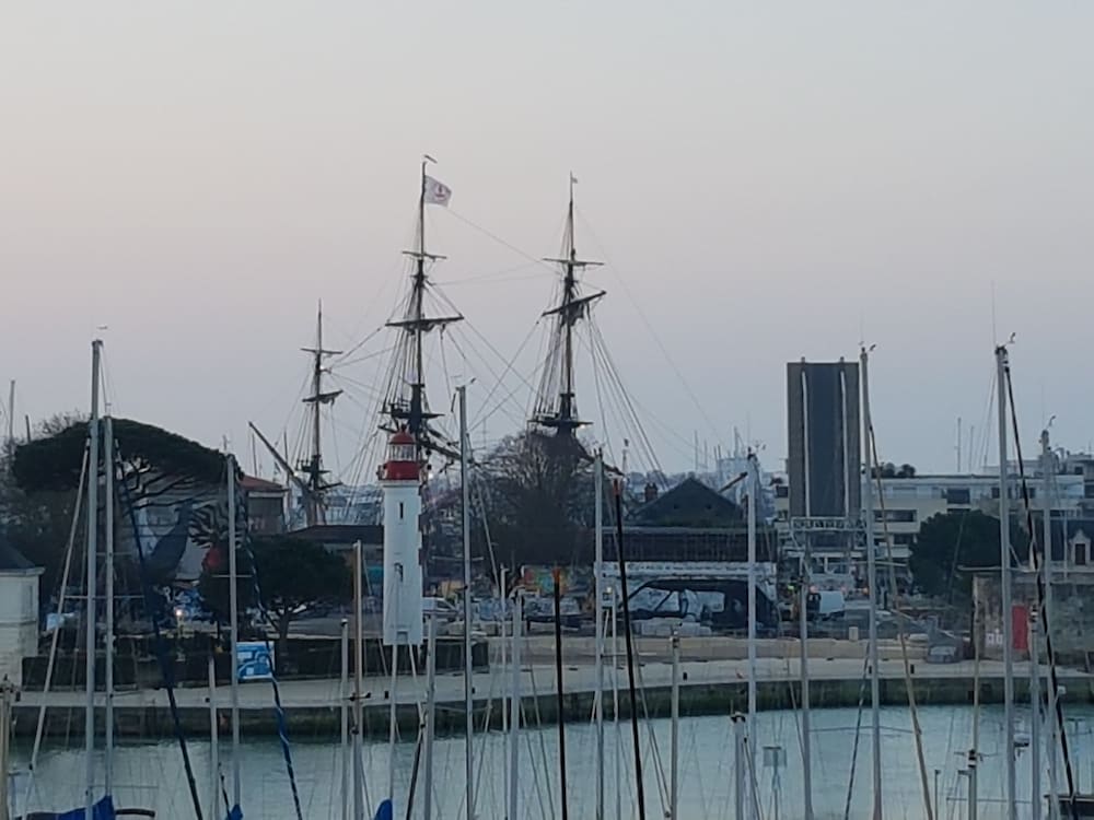 Фото Hotel La Marine