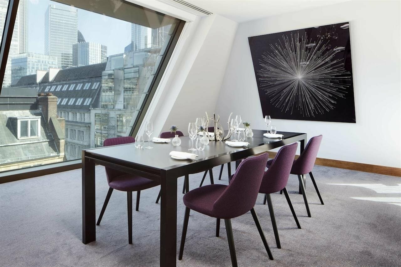 Фото South Place Hotel