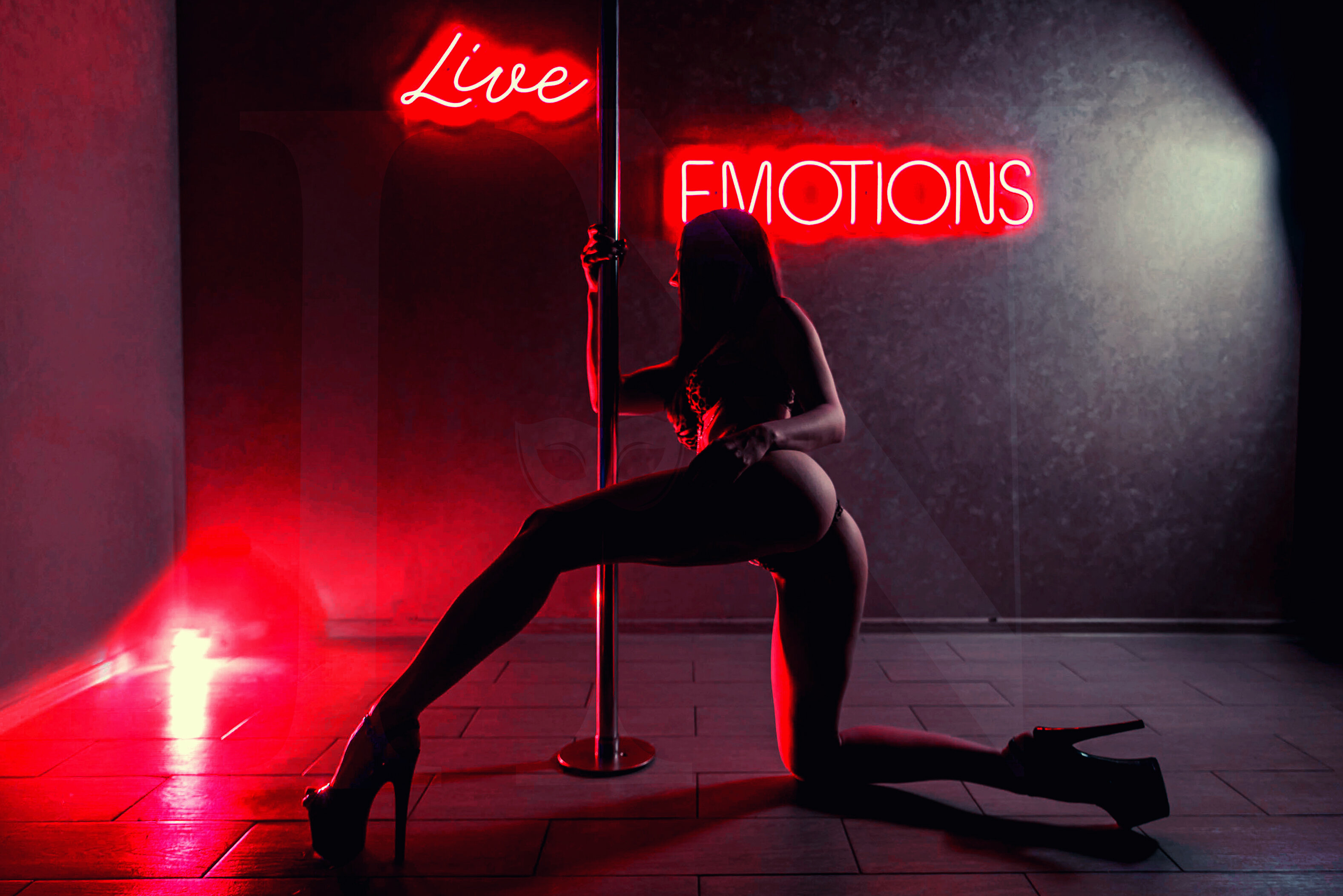 Жалаңаш бөкселердің эротикалық биі