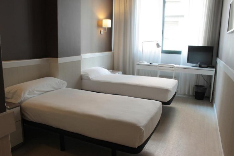 Фото Hotel Paral·lel