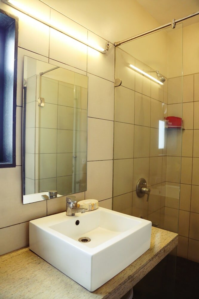 Фото Oyo 697 The Sirona Hotel