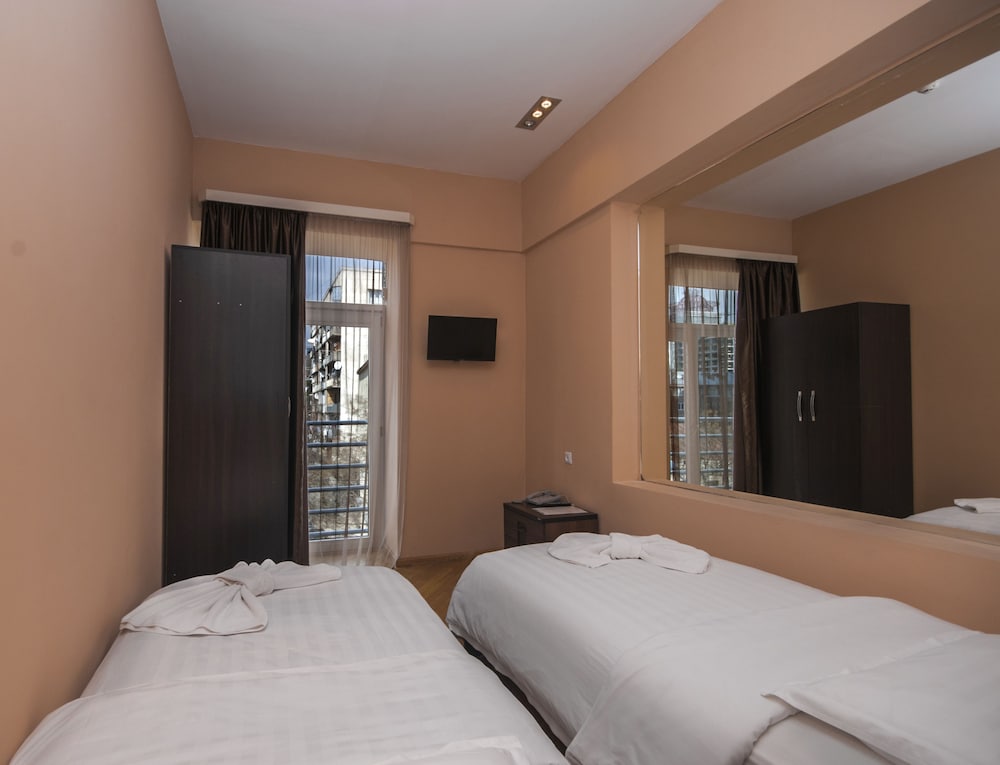 Фото London Palace Tbilisi