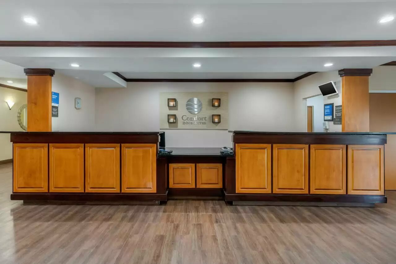 Фото Comfort Inn & Suites