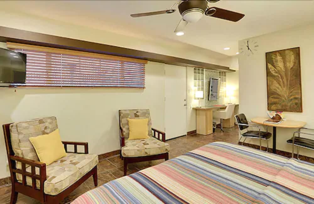 Фото Desert Riviera Hotel