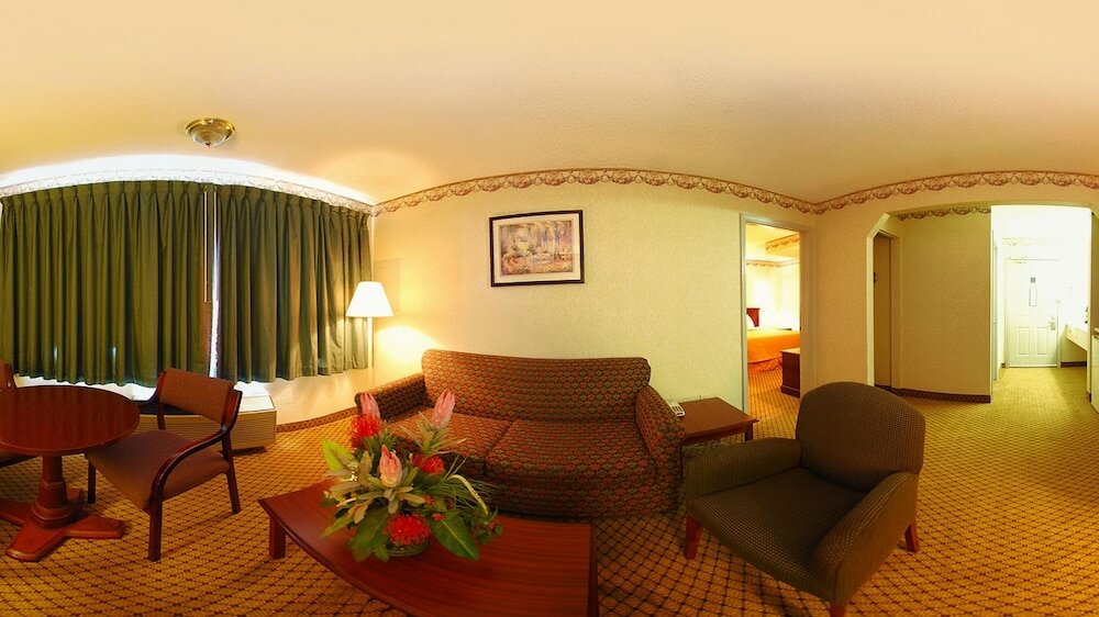 Фото Quality Inn & Suites Morrow Atlanta South