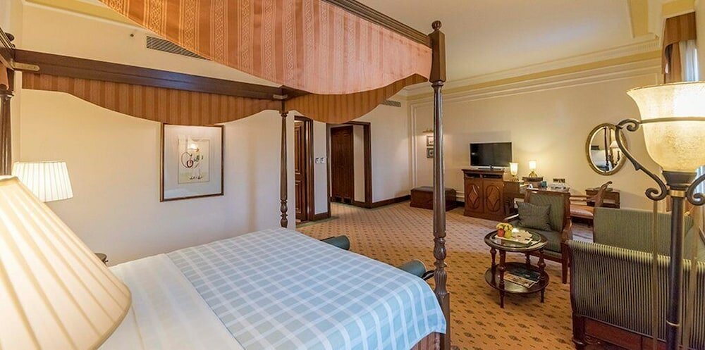 Фото The Oberoi Grand, Kolkata