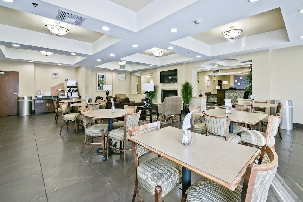 Фото Holiday Inn Express & Suites Carthage