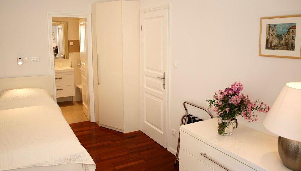 Фото MirÓ Studio Apartments