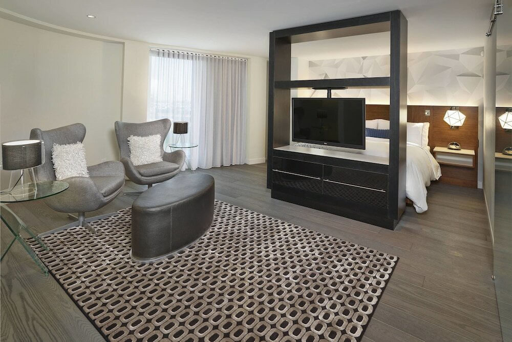 Фото Renaissance Edmonton Airport Hotel