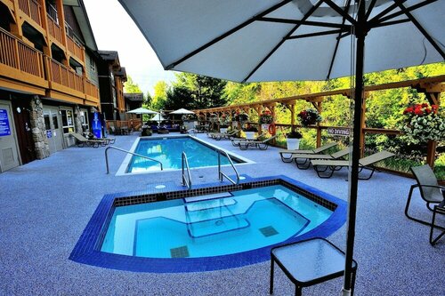 Внешний вид отеля Pemberton Valley Lodge в Пембертоне, фото 3