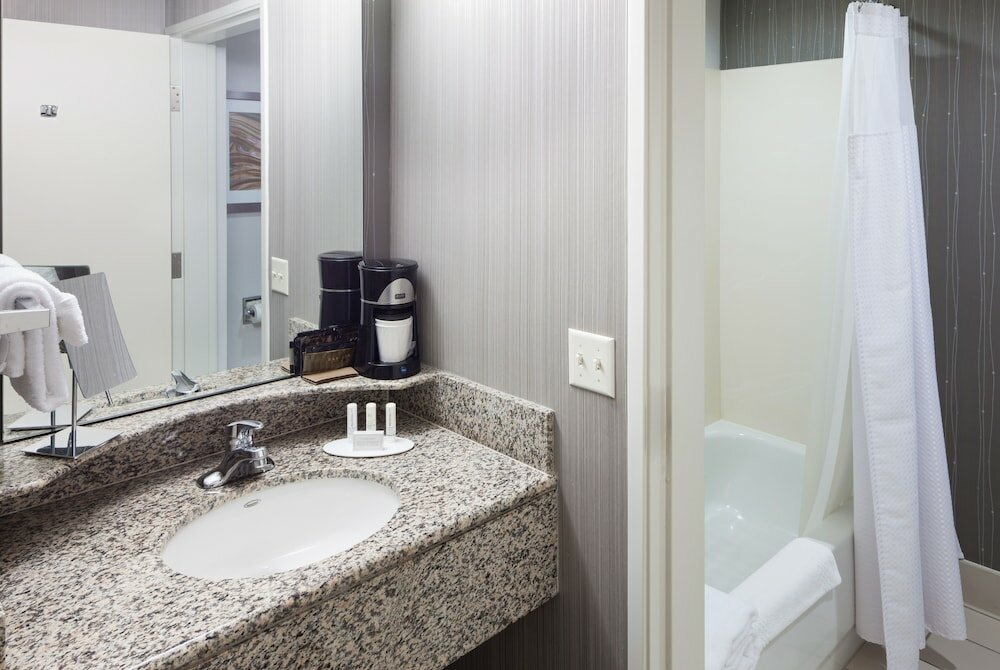 Фото Courtyard by Marriott Los Angeles Burbank Airport