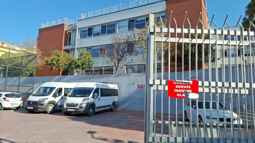 School Sultantepe Prof. Dr. Cemil Tascioglu Secondary School, Istanbul, photo