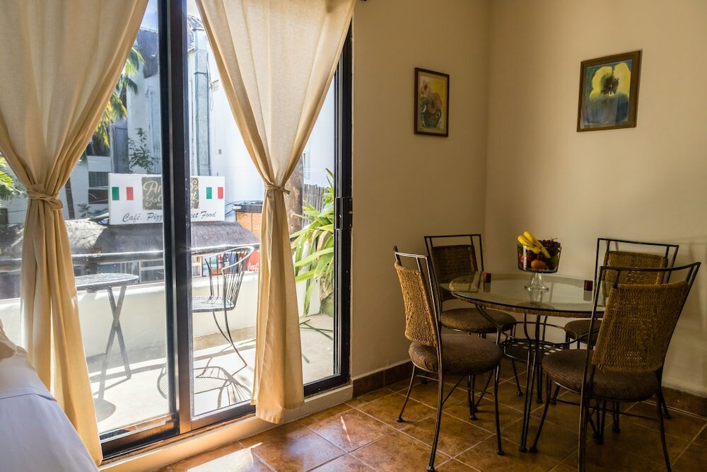 Фото Moonshine Hotel