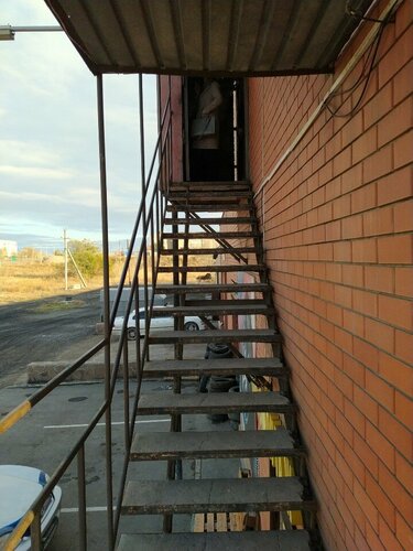 Әдемі бөкселері тұрған жалаңаш модельдер