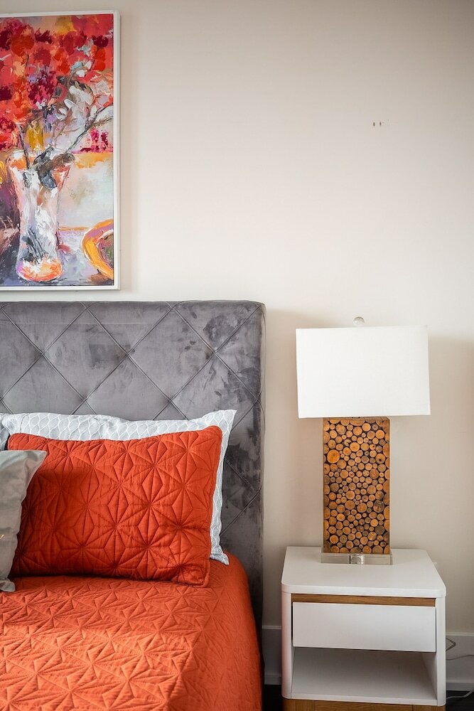 Фото Simply Comfort. Modern Downtown Apartment