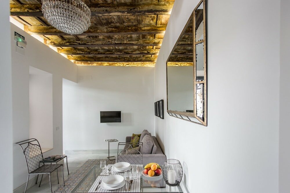 Фото Apartamentos Los Patios de la Judería