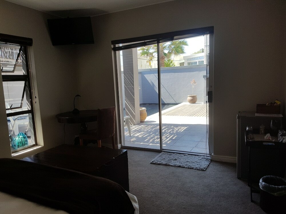 Фото Melkbosch Guesthouse