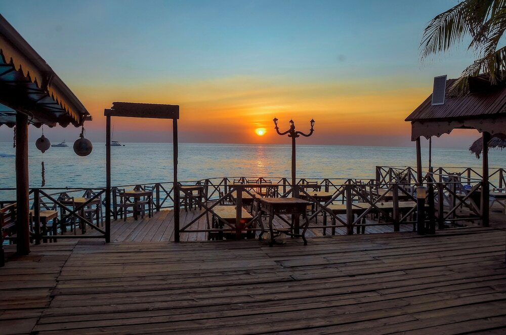 Фото Langi Langi Beach Bungalows