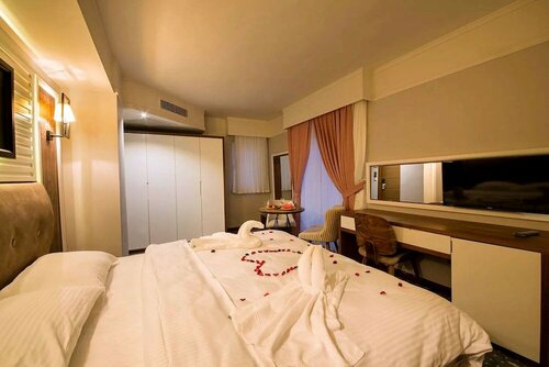 Гостиница Jolnar Garden Hotel в Мачке