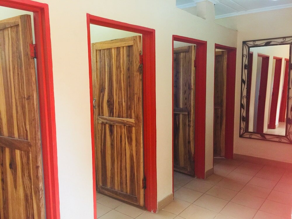 Фото Jollyboys Backpackers