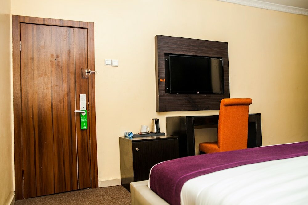 Фото CribVille Hotel & Suites