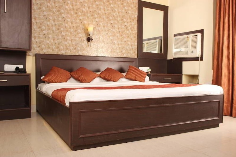 Фото Hotel Varuna