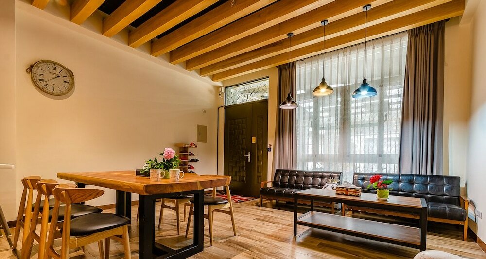 Фото Black House